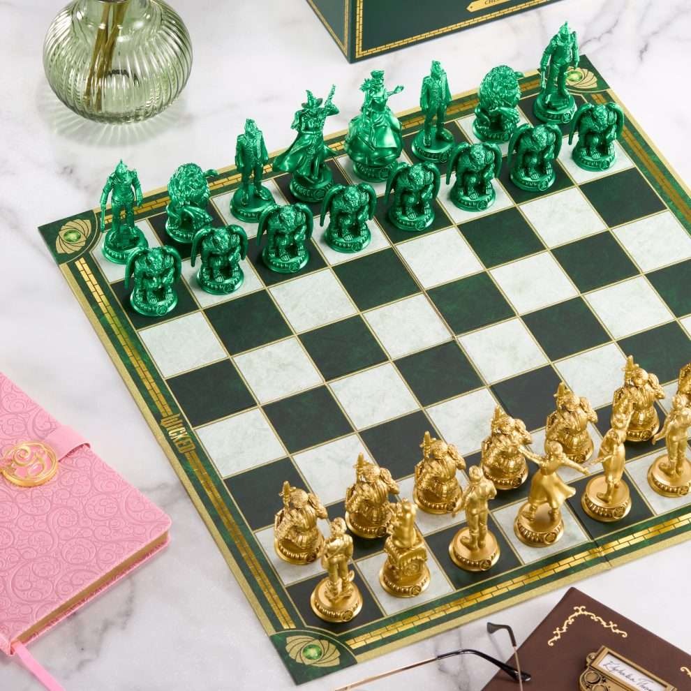 Wicked Chess Set Wizard of Oz Collectible Board Game