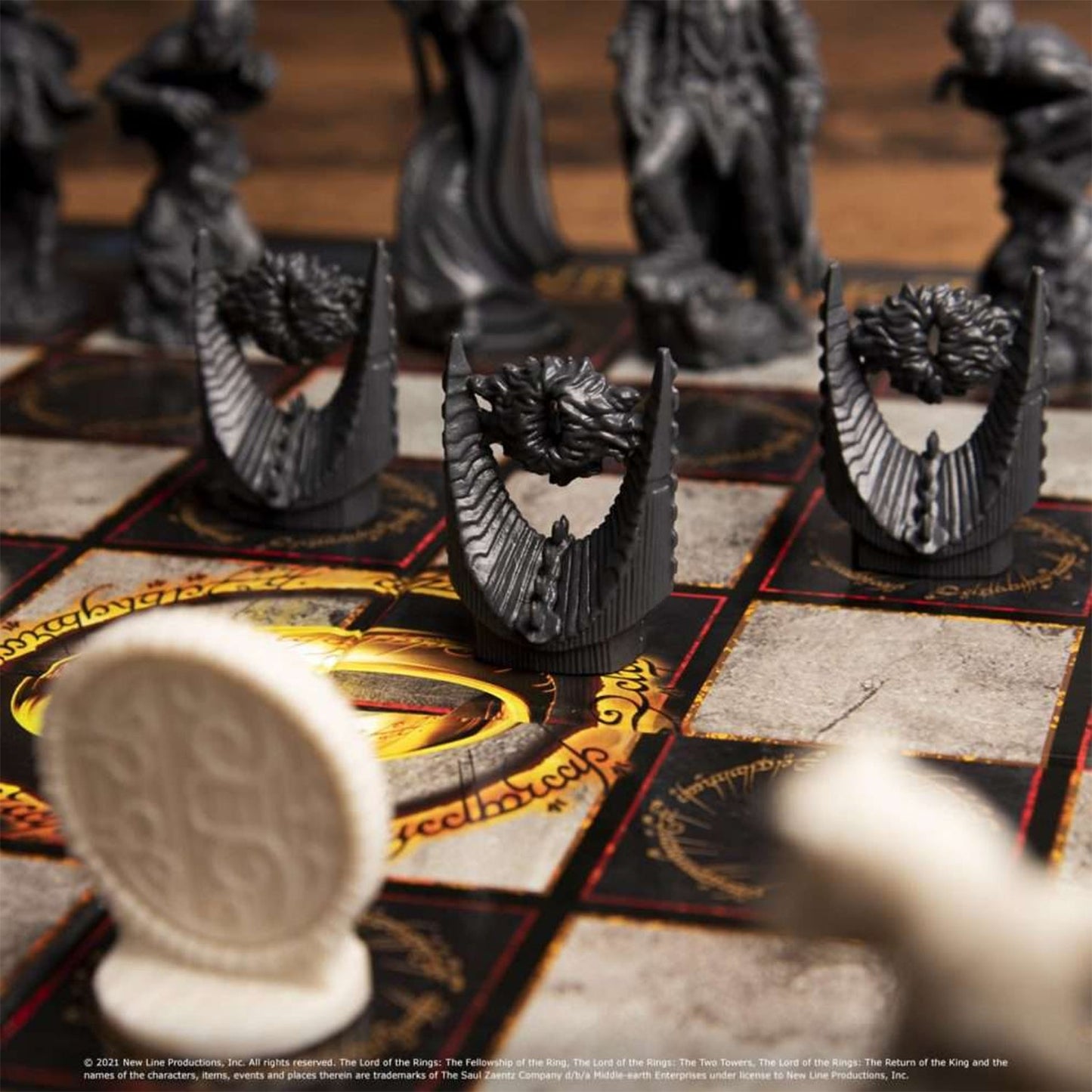 Lord of the Rings Battle for Middle-earth Chess Set