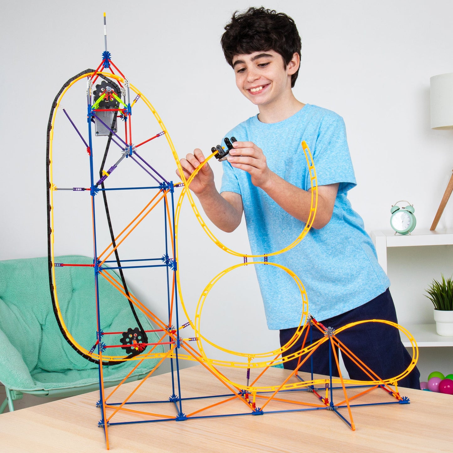 K'NEX "Amazin' 8" Motorised Roller Coaster Building Set