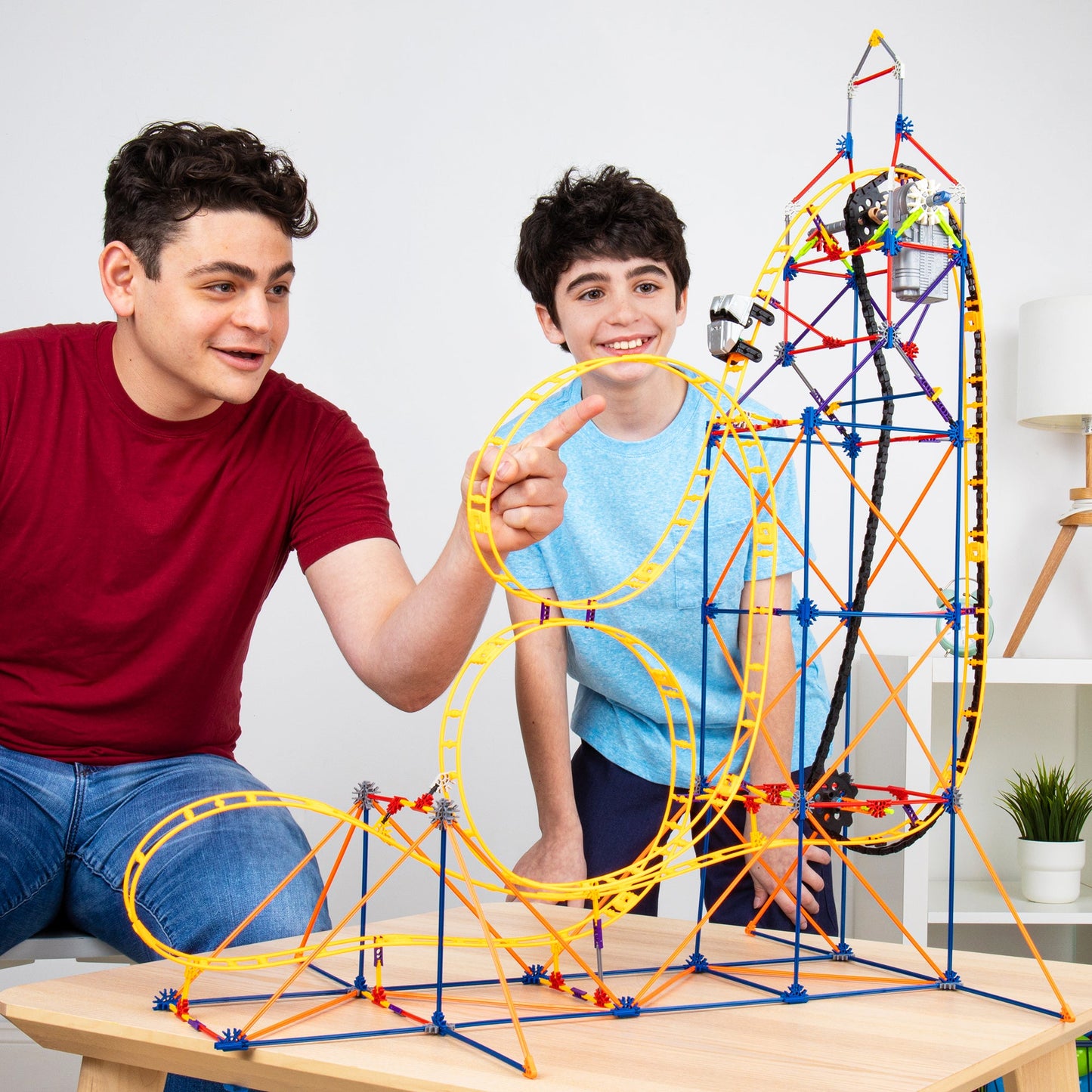 K'NEX "Amazin' 8" Motorised Roller Coaster Building Set