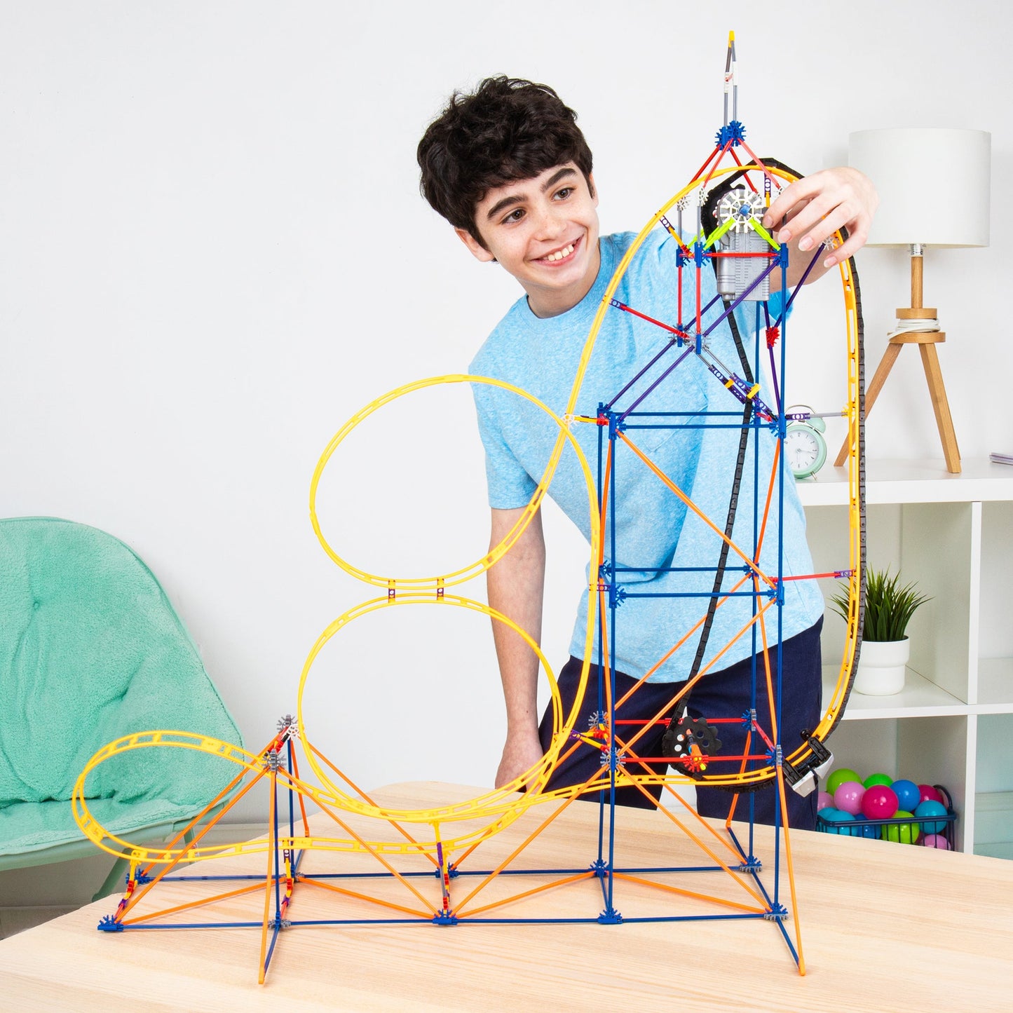 K'NEX "Amazin' 8" Motorised Roller Coaster Building Set