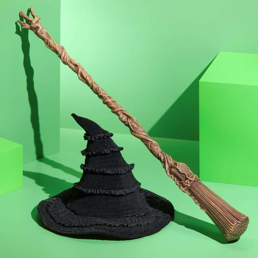 Wicked – Elphaba’s Broom Replica | Official Roleplay Accessory for Kids & Collectors